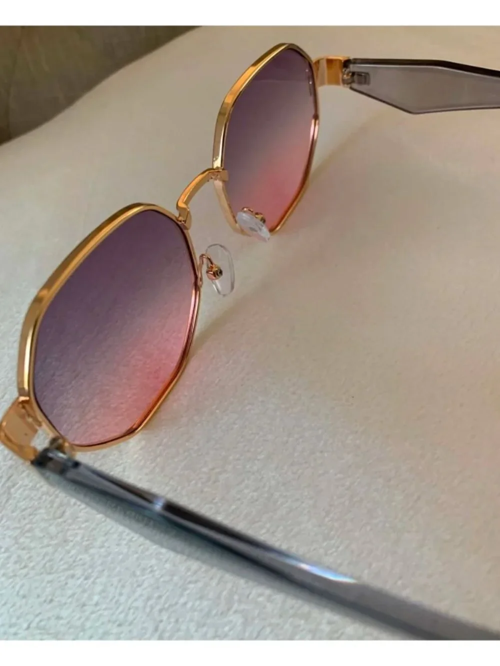 Unisex Vintage Style Octagonal Gold Frame Sunglasses W/ Grey-Pink Gradient Lens
